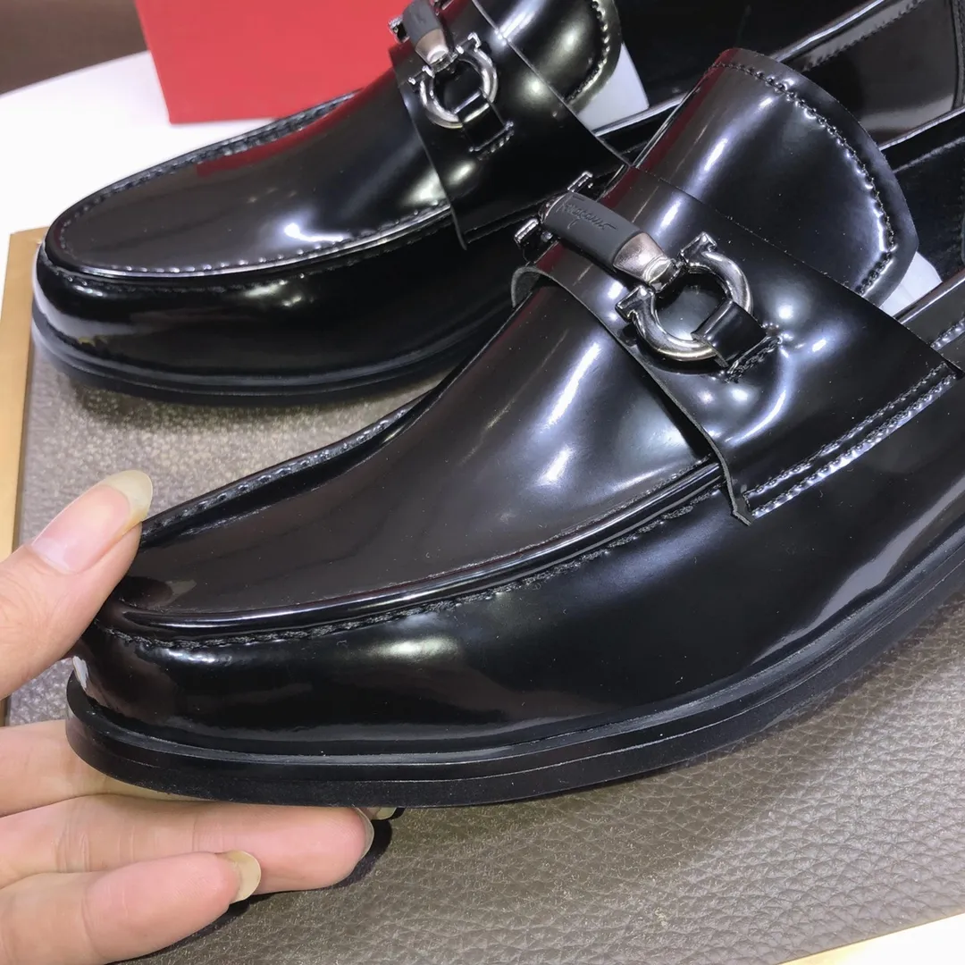 Men's shoes💰480💰[Ferragamo/Ferragamo] The latest model in the counter. Original imported high-quality cowhide with open sides + imported sheepskin lining + original luxury metal buckle + original combination outsole. Comparison without pressure. 38--45 (45 is custom-made and cannot be returned or exchanged)